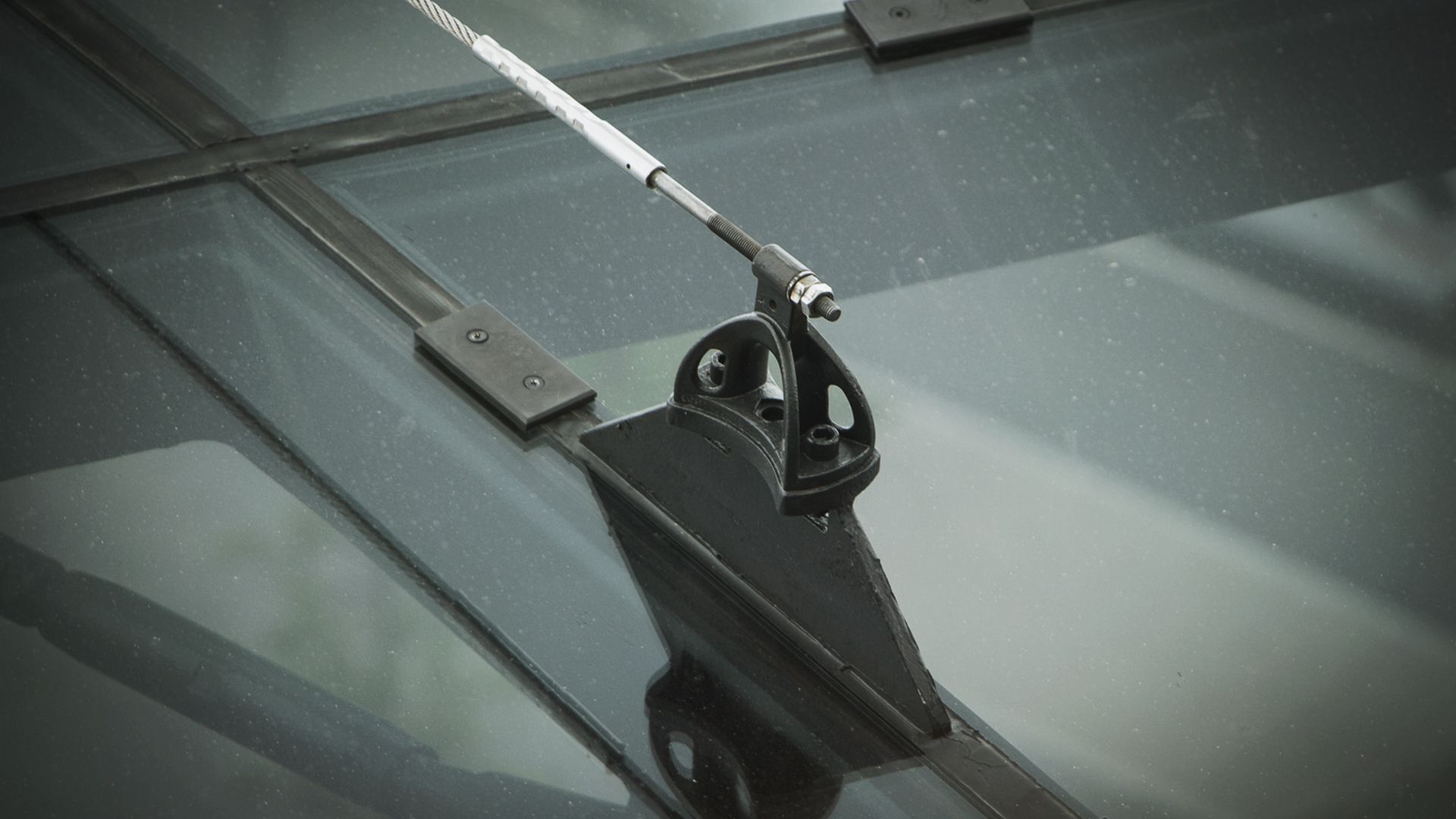 Securope on glass roof
