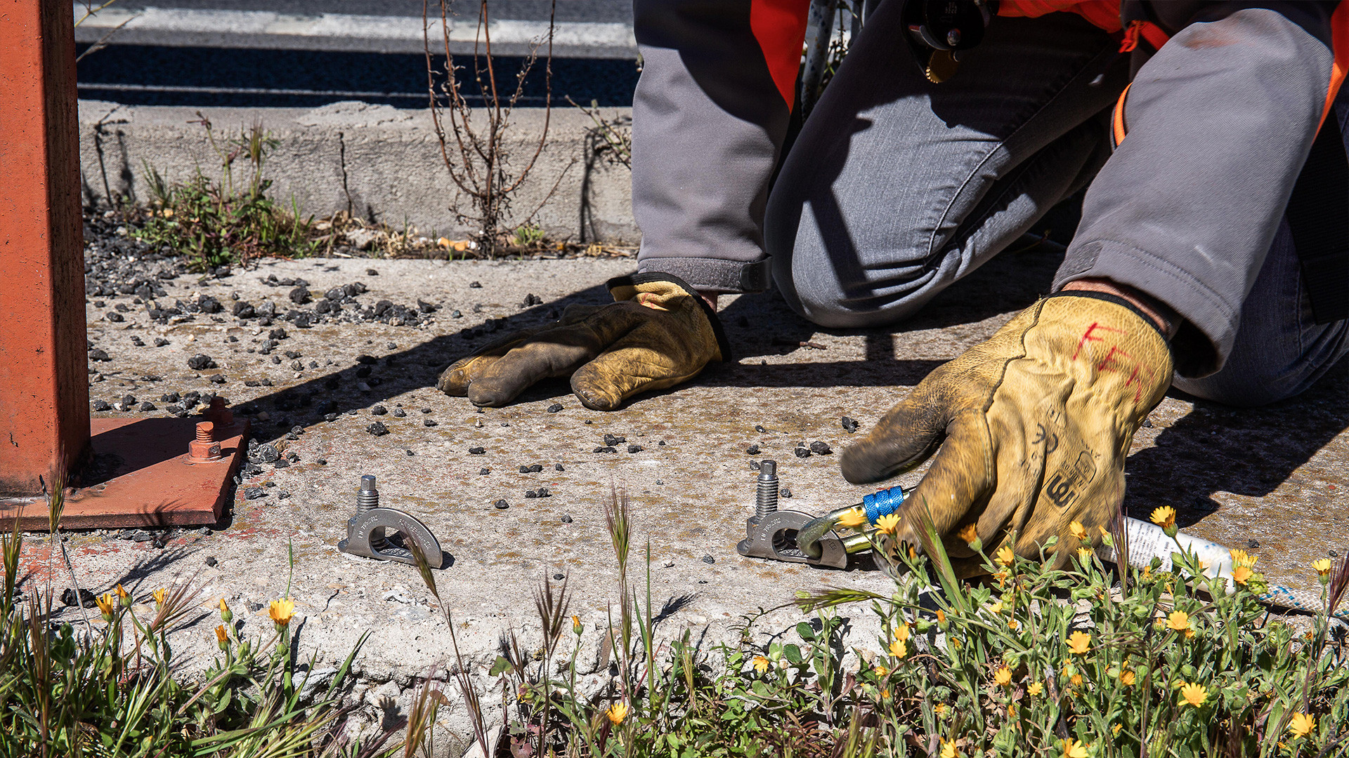 Eyeanchor to keep the highway clean