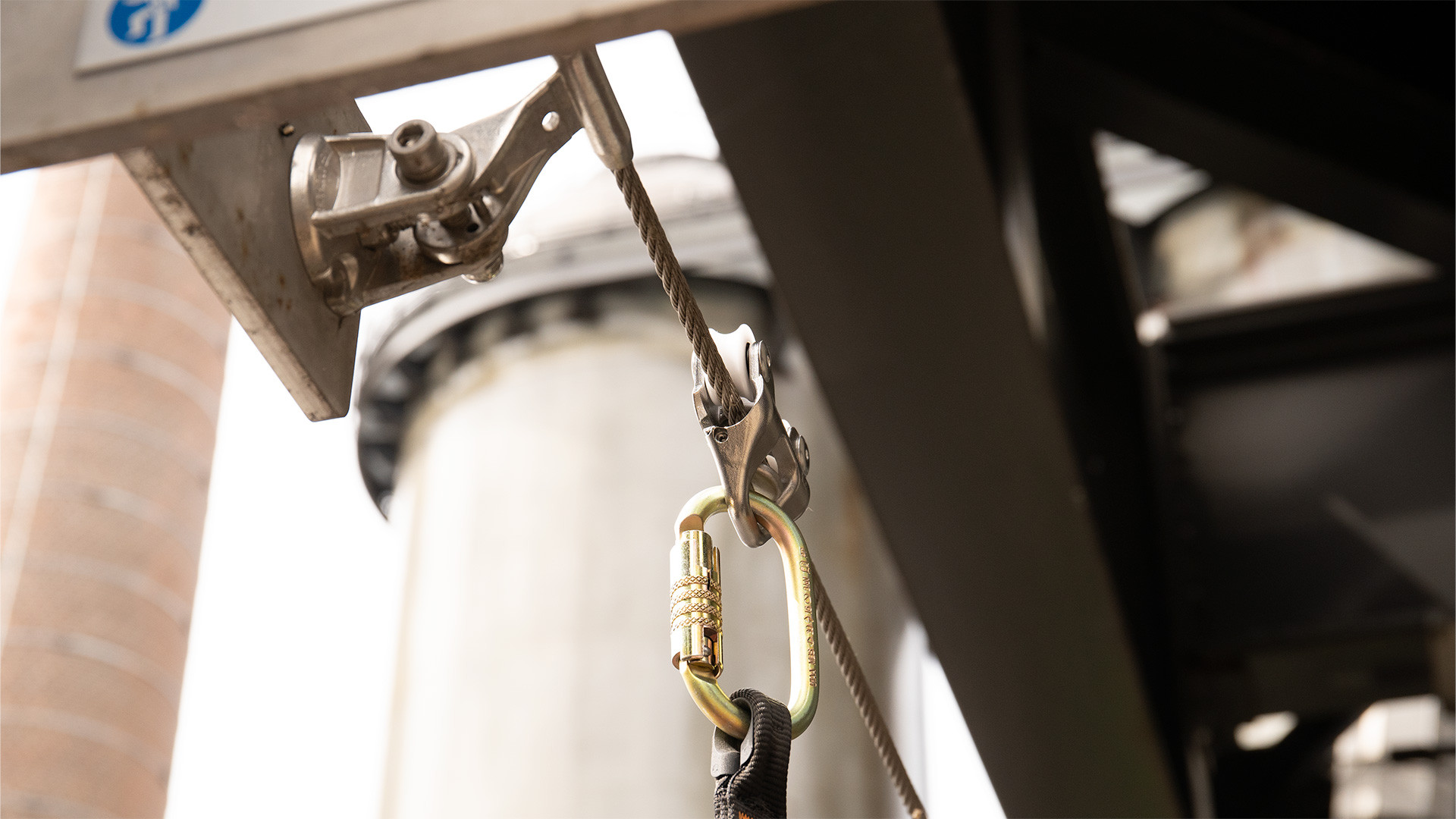 Overhead lifeline in steel facility