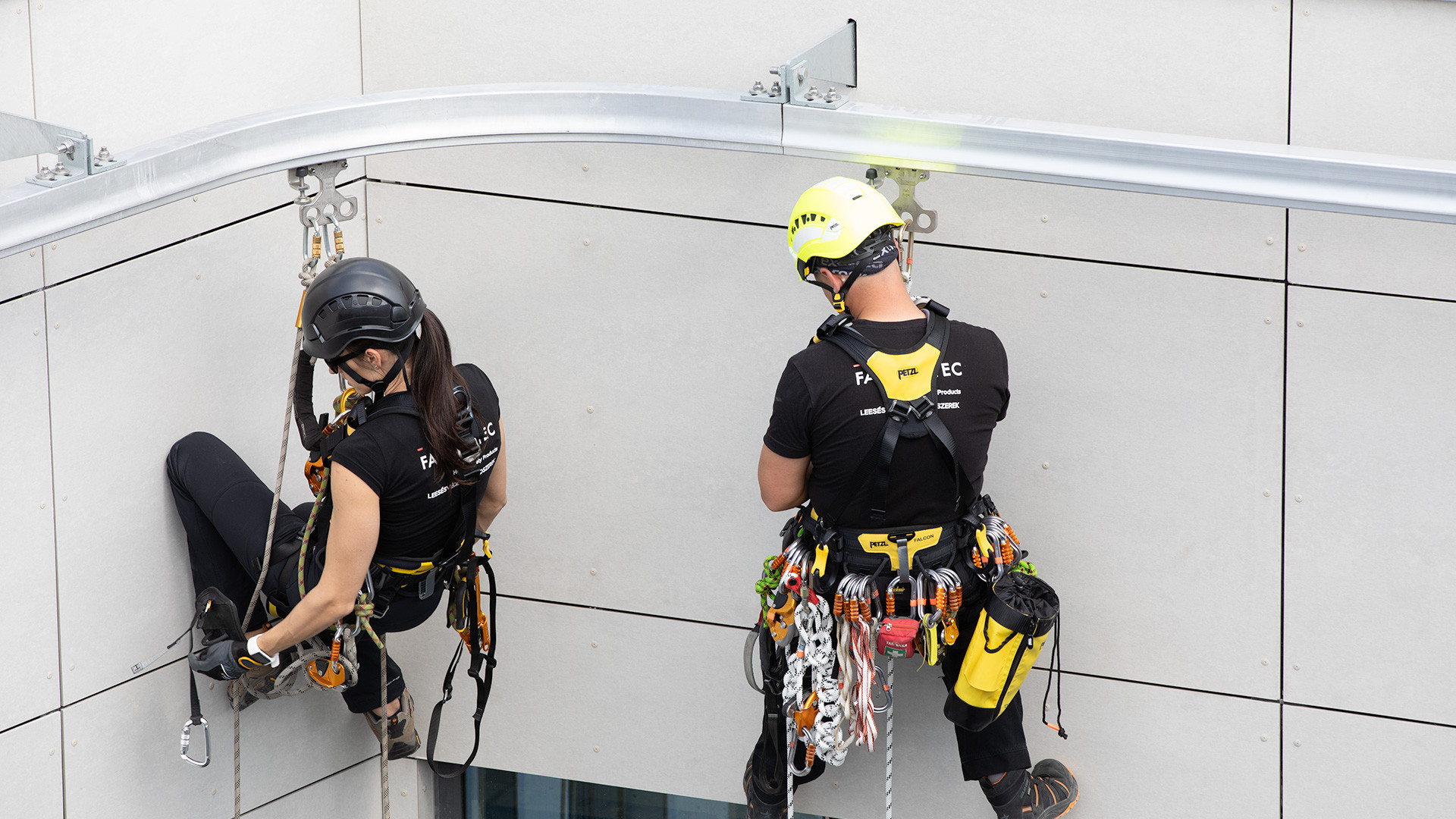 SafeAccess C abseiling on the Hungarian Parliament