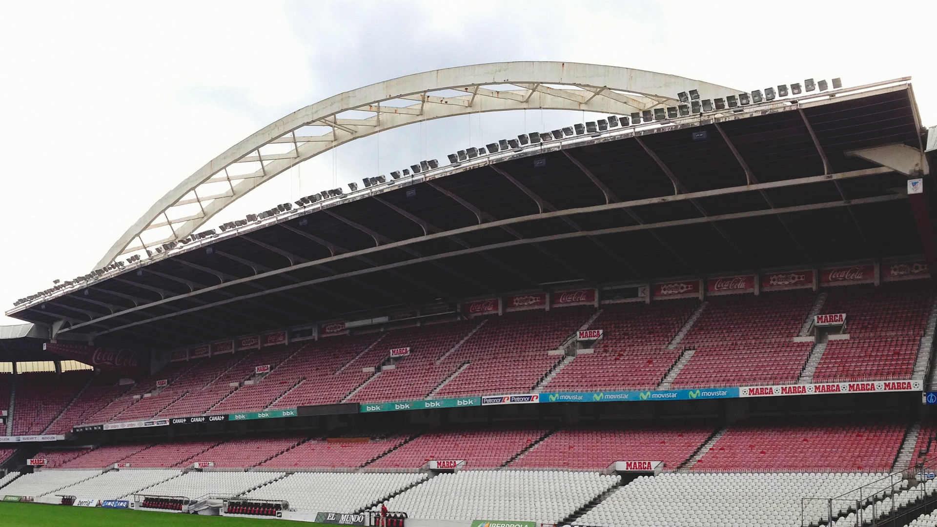 Absturzsicherung in einem Fussballstadion