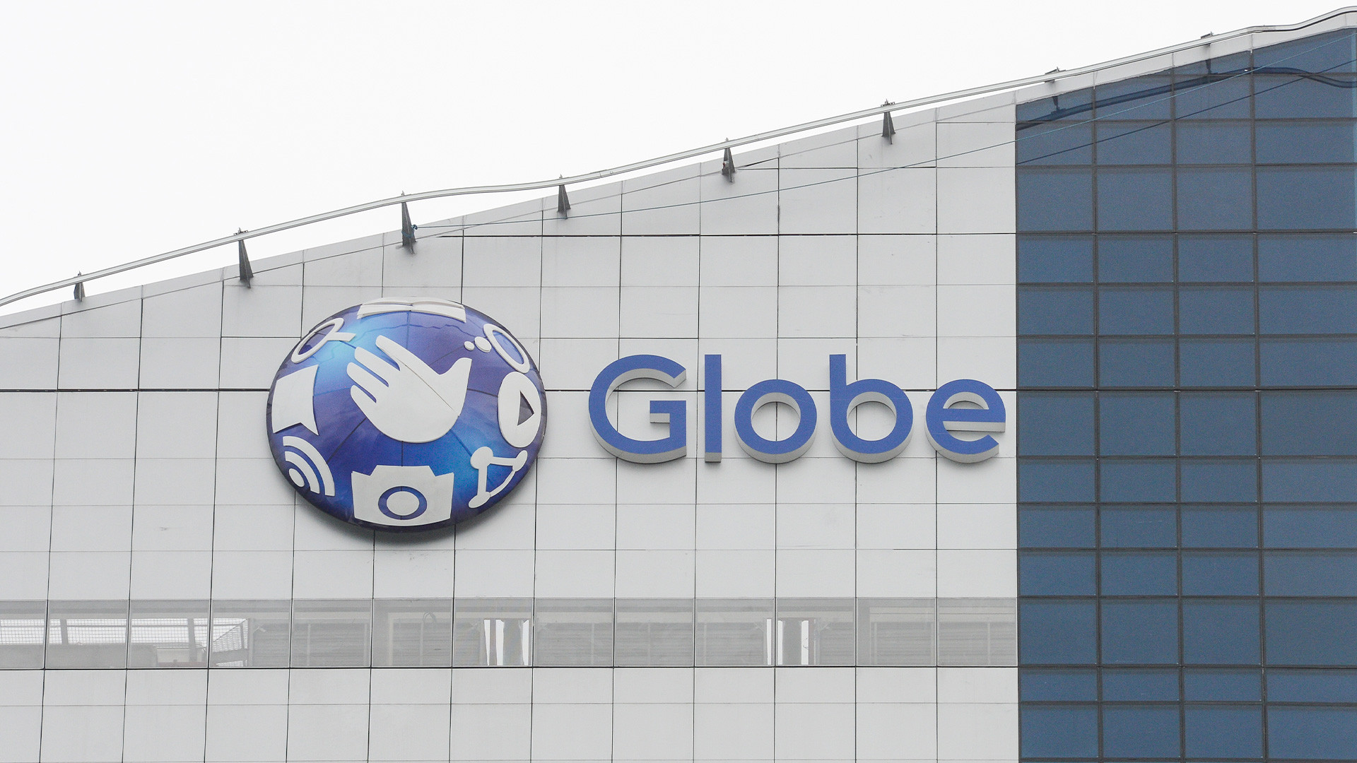 Mantenimiento de fachadas del Globe Tower