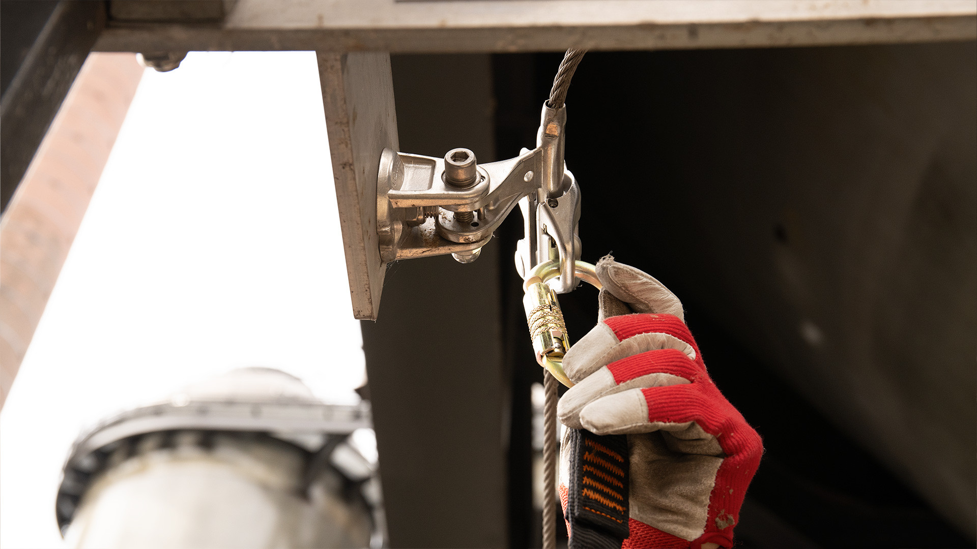 Overhead lifeline in steel facility