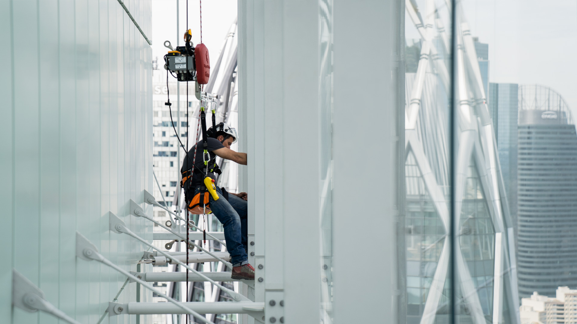 RopeClimber Seilwinde zur Reinigung der Glasfassade