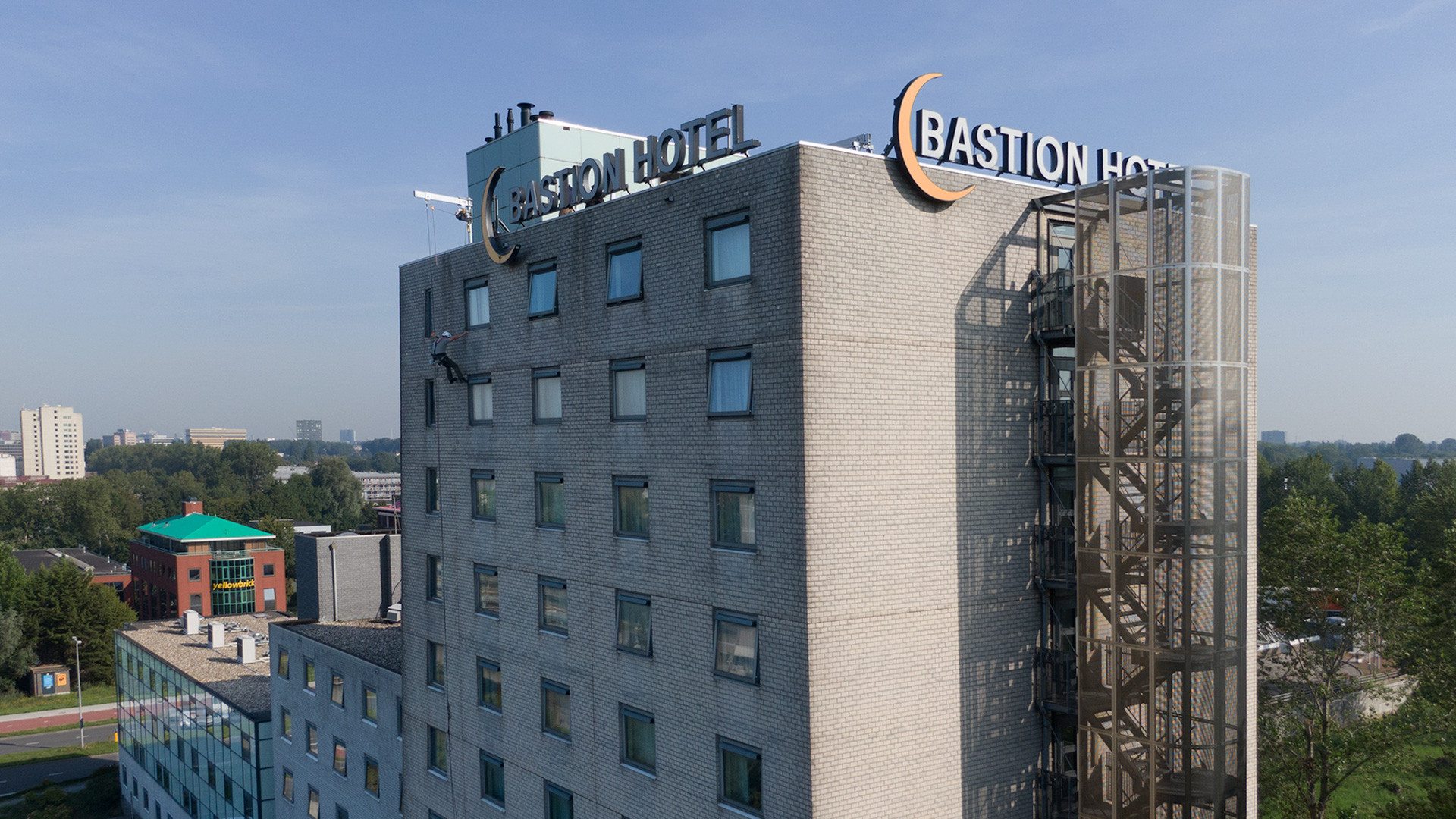 Treuil RopeClimber avec potence sur hôtel