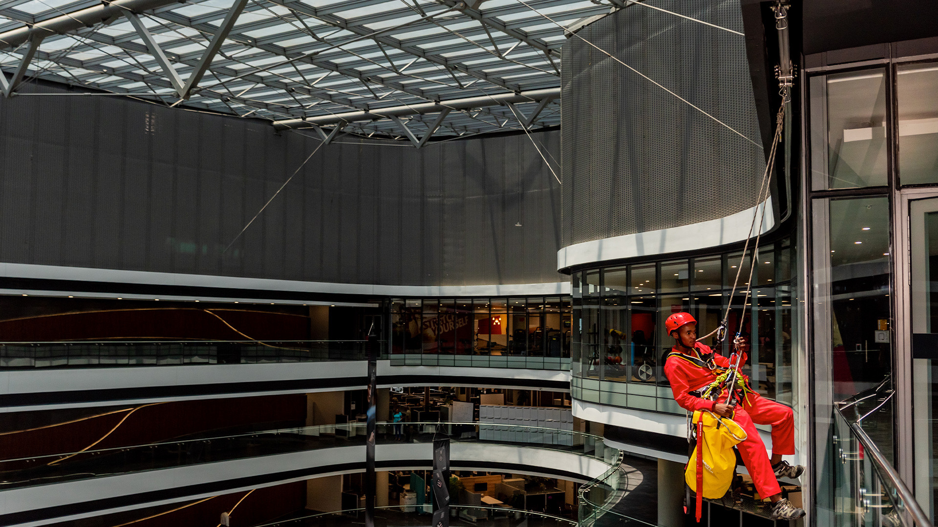 Monorail SafeAccess para trabalhos em suspensão em centro comercial