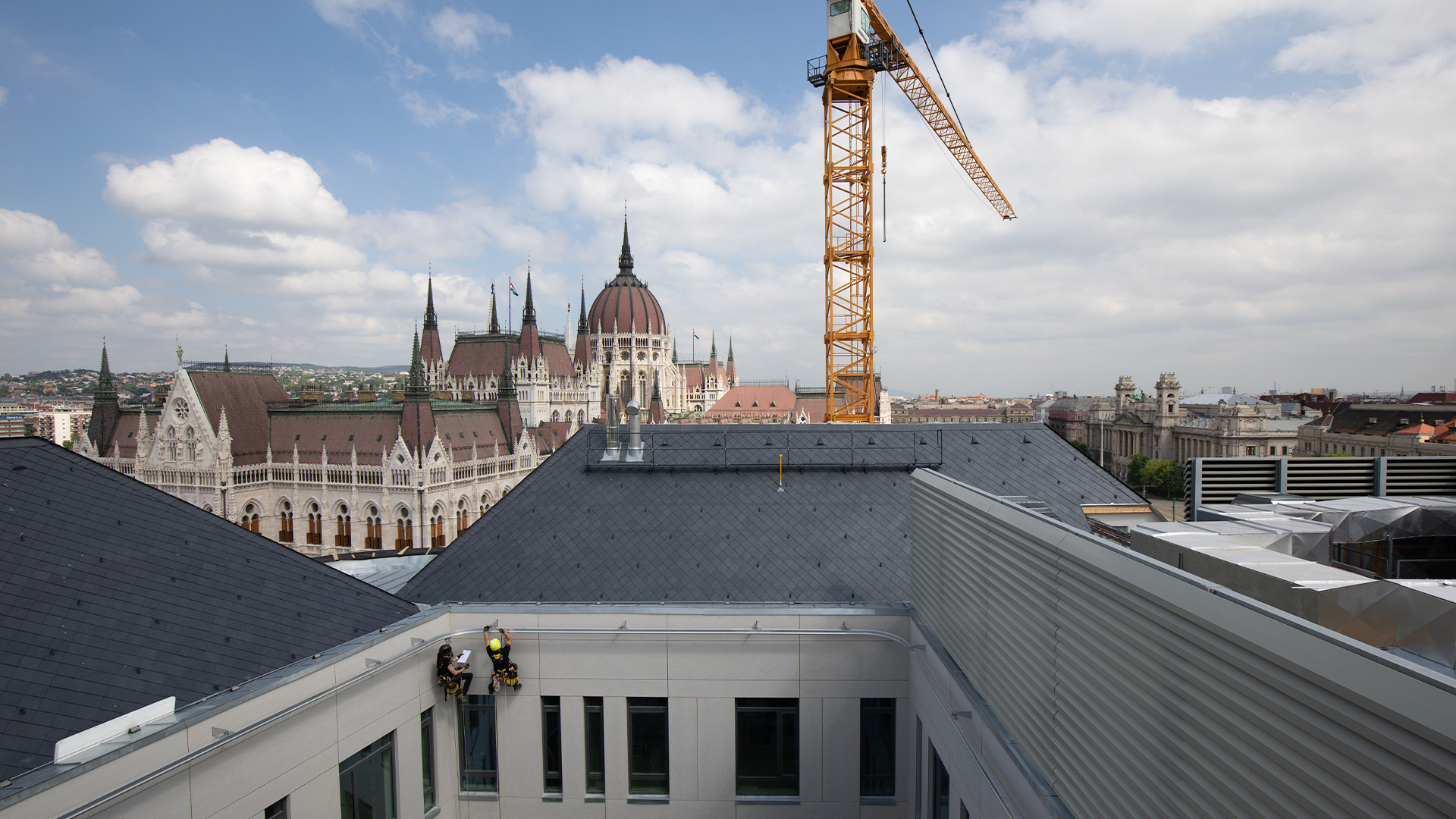 SafeAccess C abseiling on the Hungarian Parliament