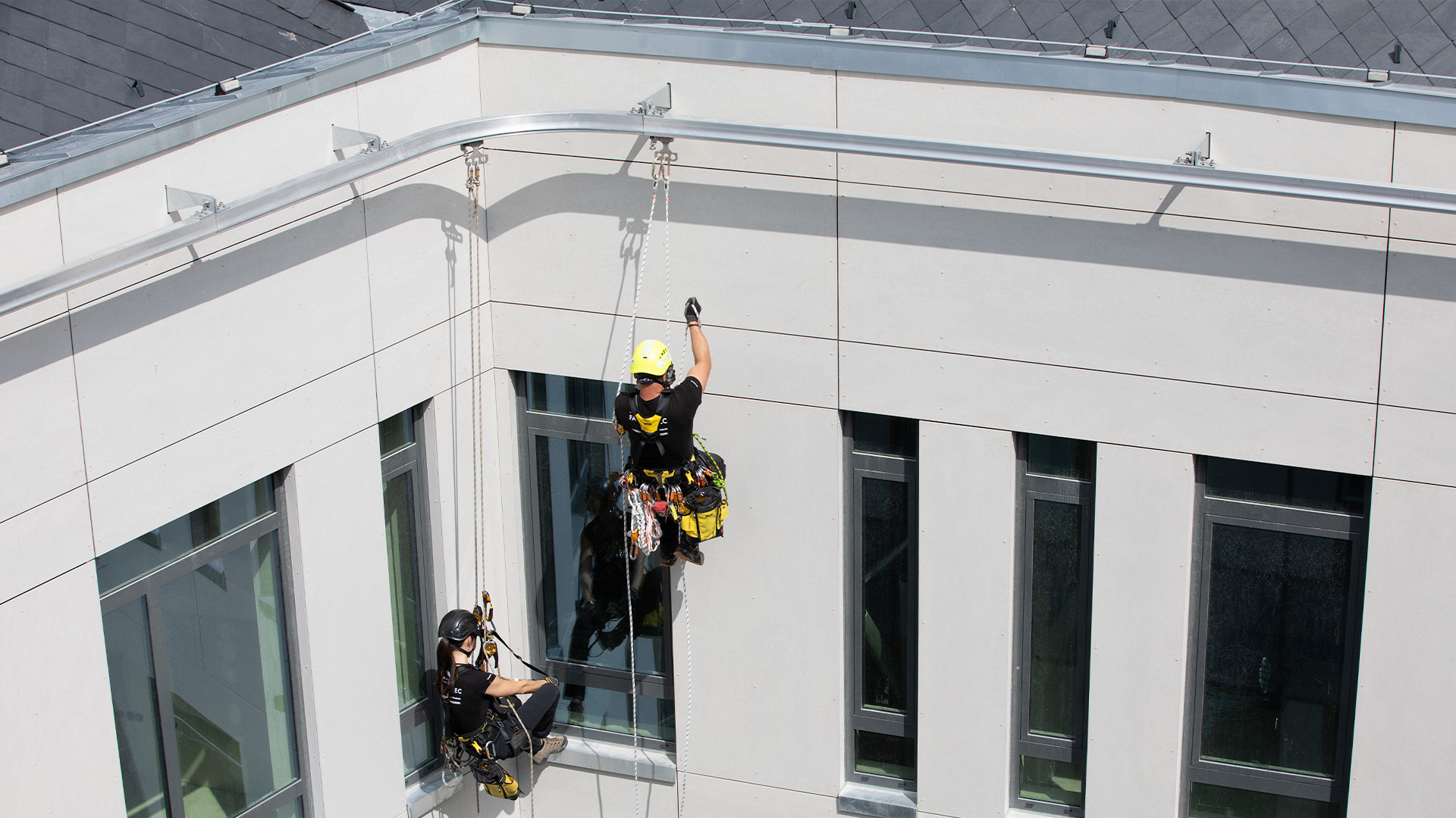 SafeAccess C abseiling on the Hungarian Parliament