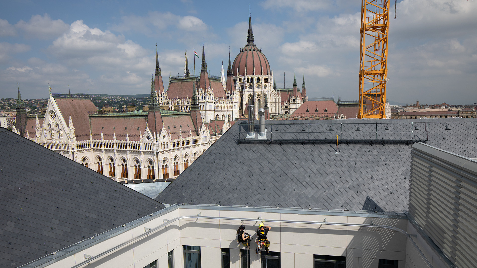 SafeAccess C abseiling on the Hungarian Parliament