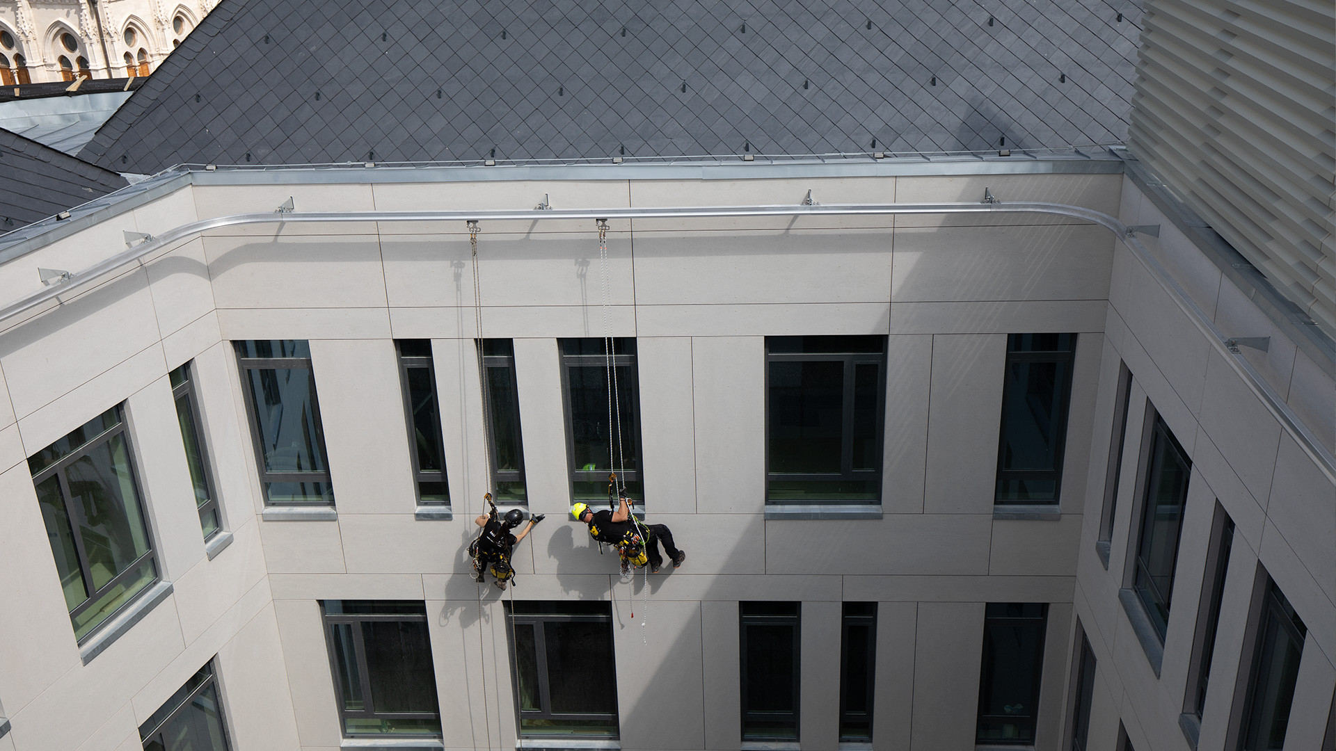 SafeAccess C abseiling on the Hungarian Parliament