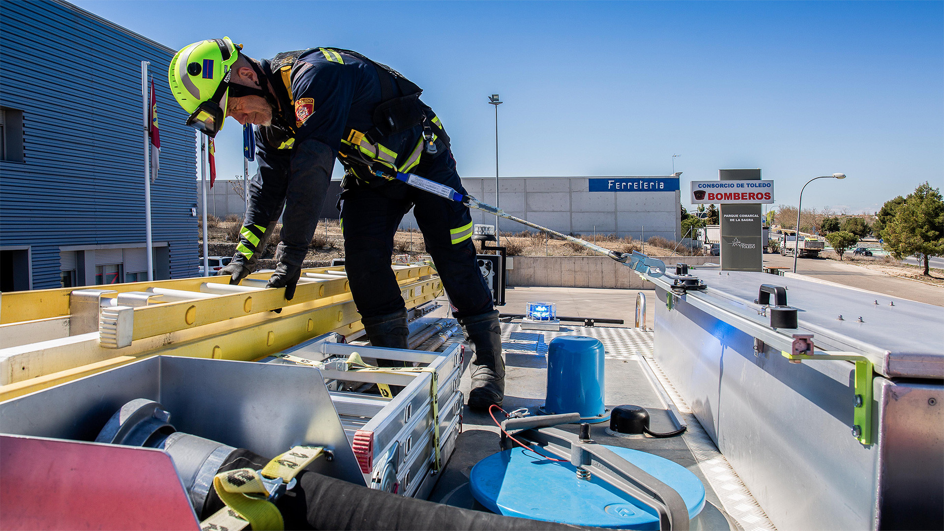 Mettere in sicurezza l'accesso sui camion dei pompieri