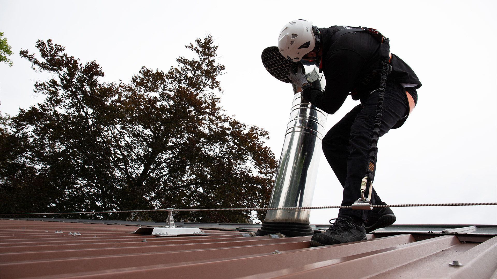 Absturzsicherung für die Reinigung der Dachfenster an der 