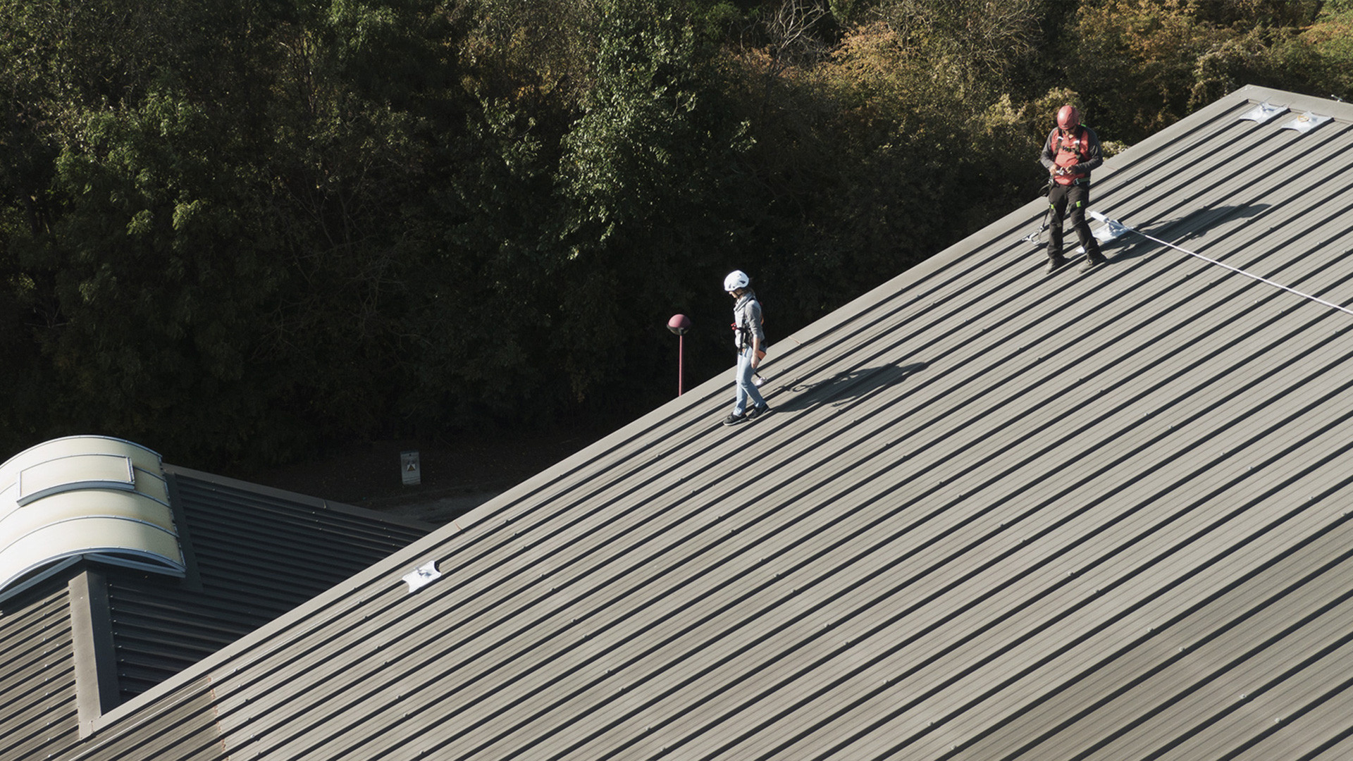 Securing a roof with a Securope cable lifeline