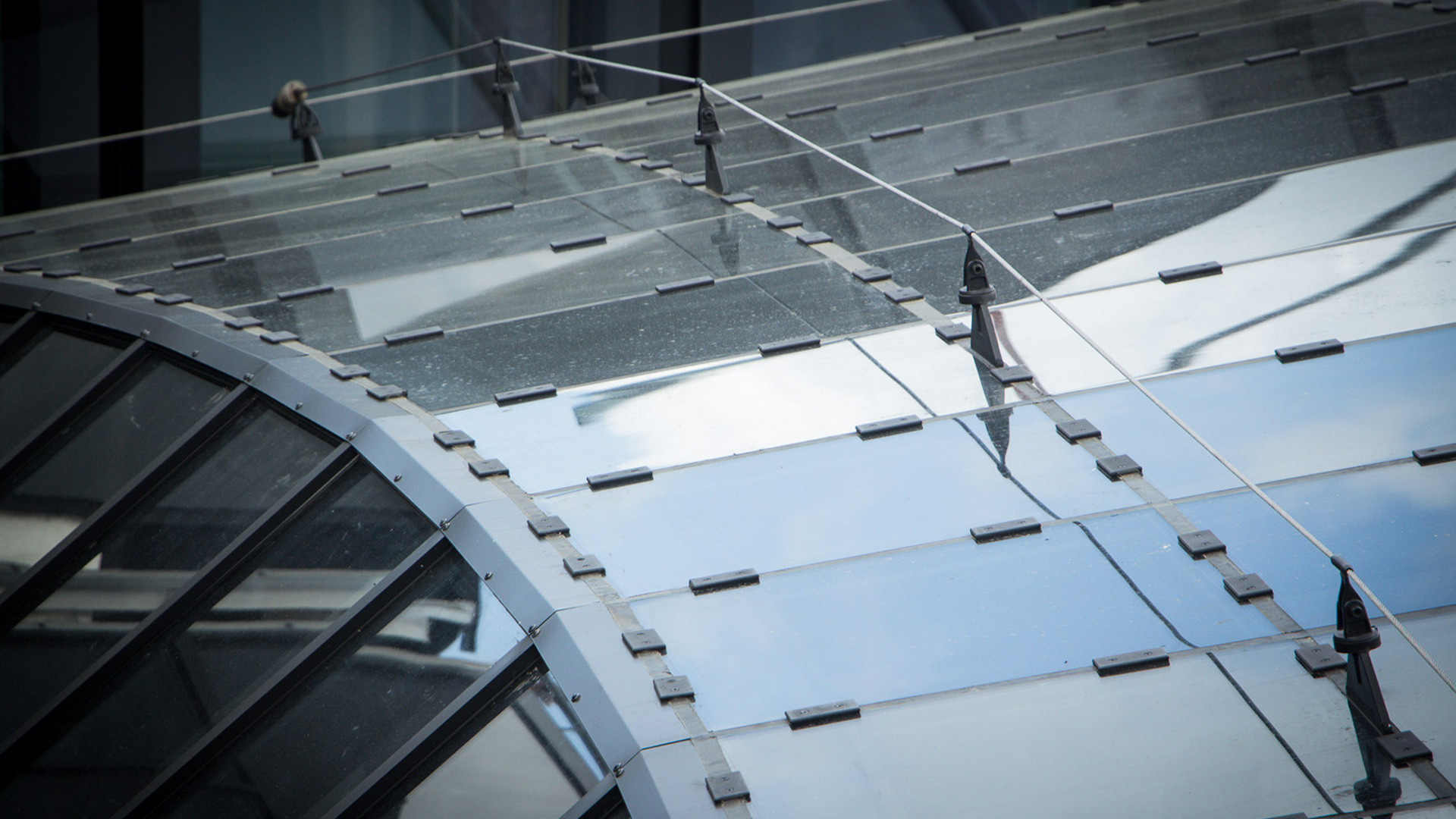 Securope on glass roof