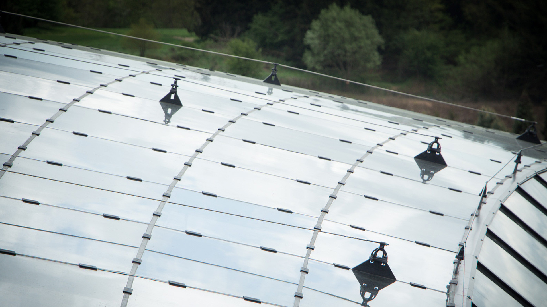 Securope on glass roof