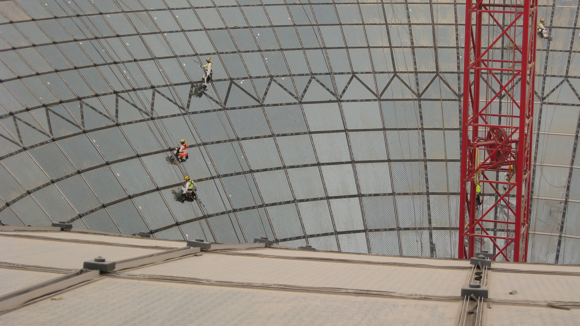 Window cleaning on complex building