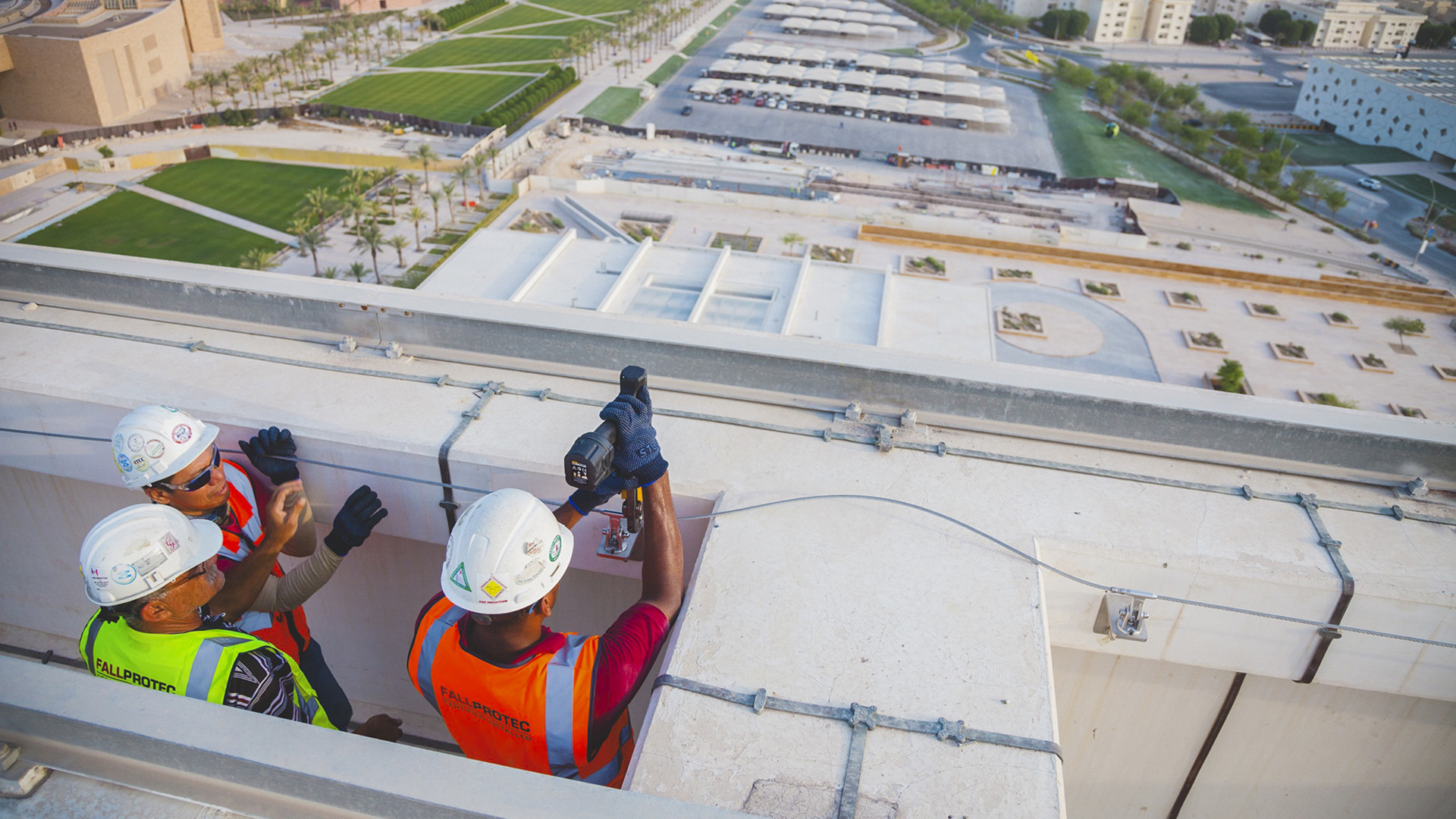 Línea de vida instalada en la Fundación Qatar