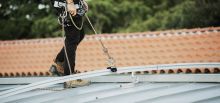 Sistema de linha de vida para manutenção de telhado em telha em França - Toulouse, França