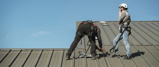 Linea vita Securope su tetto freddo di un centro sportivo Belgio