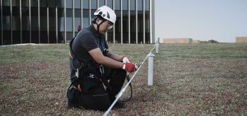 Non penetrating fall arrest systems on green roof