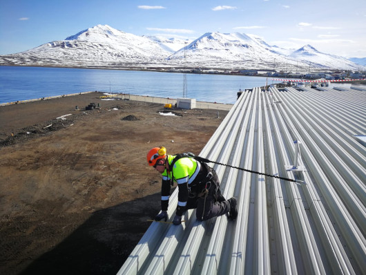 Extreme Weather and Fall Protection Equipment 🌞❄️